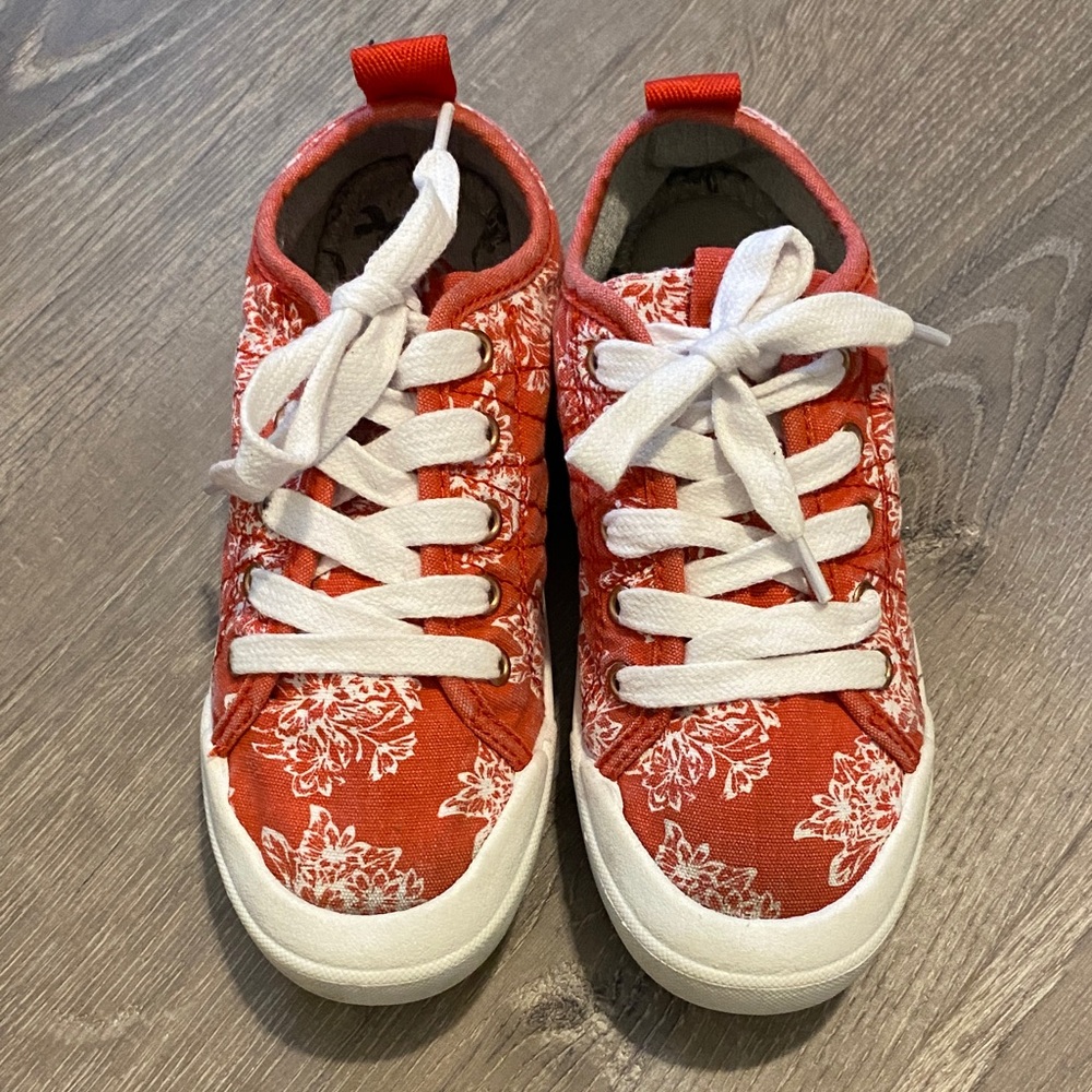 Roxy Youth’s RG Thalia Lace Up Sneaker Shoe